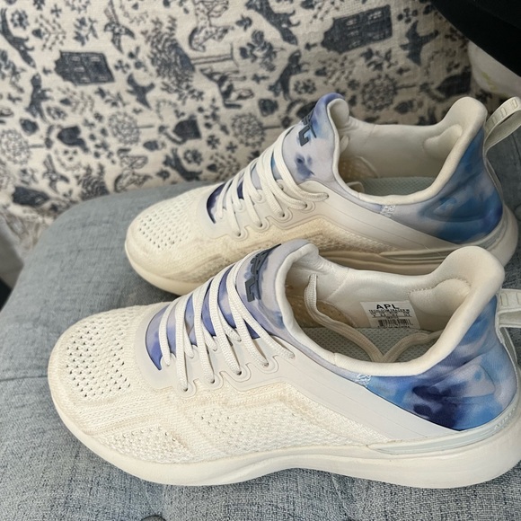 APL Techloom Tracer Sneakers bought at Free People - Picture 4 of 5